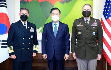 وزير الخارجية الكوري الجنوبي يلتقي قائد الأسطول الأمريكي  