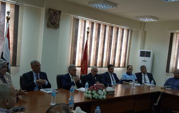 وفد برلماني في بورسعيد