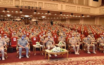 الفريق أول محمد زكى القائد العام للقوات المسلحة يلتقى عدداً من الضباط المعينين