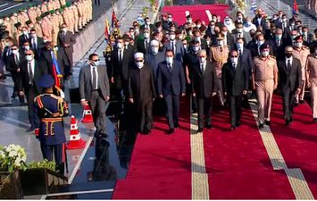 الرئيس السيسي يتقدم الجنازة العسكرية لجيهان السادات