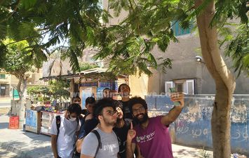 فرحة طلاب الثانوية العامة في حلوان