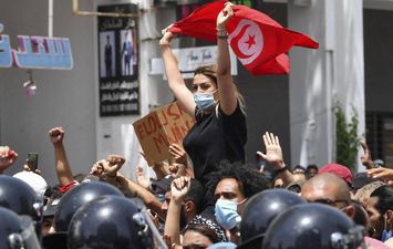 احتفالات في تونس بعد قرارات الرئيس قيس سعيد