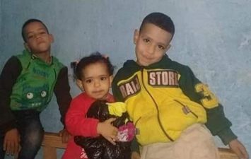 الأطفال الأشقاء الثلاثة ضحايا التسمم في قنا