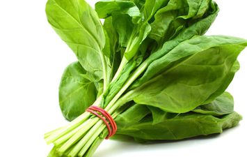 الخضراوات الورقية الداكنة تساعد على خفض الكوليسترول