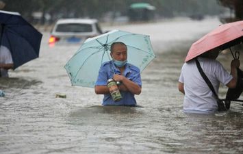 الفيضانات أغرقت تشنغتشو وسط الصين