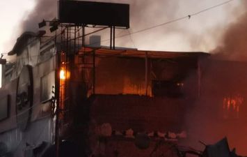 حريق هائل بمعرضين تجاريين في سوهاح