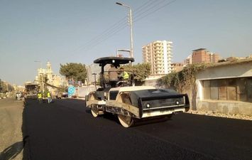 رصف طريق كفر الشيخ دسوق &quot;الصالحية&quot; وحملات نظافة ورفع كفاءة الكهرباء