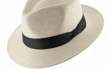 القبعة الكلاسيكية موضة الازياء الرجالي صيف 2021.