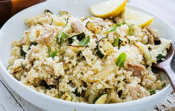 أرز القرنبيط بالدجاج والكوسا