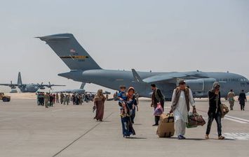 إجلاء رعايا بريطانيا من مطار كابل