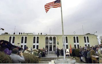 إنزال العلم الأمريكي وإغلاق سفارة واشنطن في كابول  