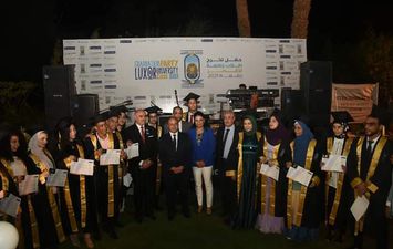 رئيس جامعة الأقصر يشهد حفل تخرج طلاب جامعة الأقصر