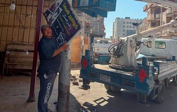 حملة مكبرة لإزالة الإشغالات والإعلانات المخالفة وغير المرخصة بمدينة سيدى غازى