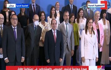 صورة جماعية مع الرئيس السيسي 