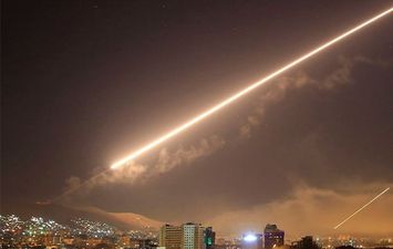 الدفاعات الجوية السورية تتصدى لـ&quot;صواريخ معادية&quot; في سماء دمشق