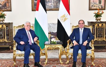 الرئيس السيسي ونظيره الفلسطيني خلال قمة مصرية فلسطينية