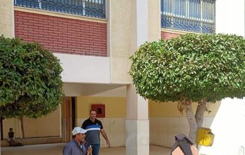 تطهير وتعقيم الفصول بالمدارس والمعاهد الأزهرية بكفر الشيخ استعداداً للعام الدراسي الجديد