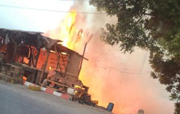 حريق ضخم داخل مركب وإصابة 6 أشخاص في سفاجا.. أرشيفية
