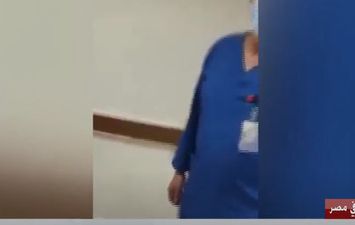  فيديو داخل أحد المستشفيات لإهانة ممرض على يد طبيب