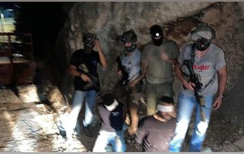 لحظة اعتقال قوات الاحتلال الإسرائيلية لأسيرين آخرين من الفارين من سجن جلبوع
