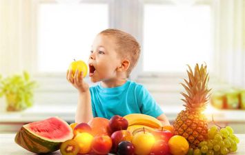 الفاكهة المناسبة لطفلك