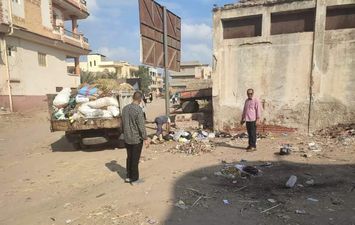 استمرار حملات النظافة وإزالة الإشغالات  بقرى مدينة  دسوق