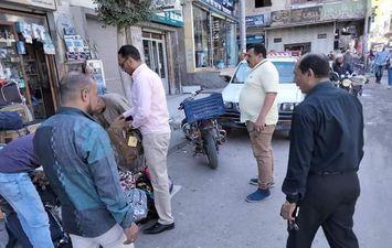 استمرار حملات رفع الإشغالات اليومية بشوارع مدينة الحامول