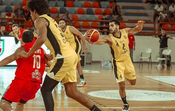 تتويج  فريق كرة السلة في الأهلي بالبطولة العربية
