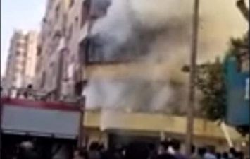 حريق عقار سكني في شبرا مصر