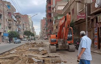 إزالة الإشغالات وبدء أعمال التطوير والرصف بمدينة وقرى كفر الشيخ