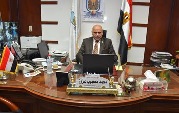 رئيس جامعة الأقصر يشارك في اجتماع المجلس الأعلى لشئون خدمة المجتمع وتنمية البيئة