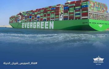 عبور سفينة الحاويات البنمية العملاقة EVER ACT في أولى رحلاتها بالقناة من المجرى الملاحي لقناة السويس 