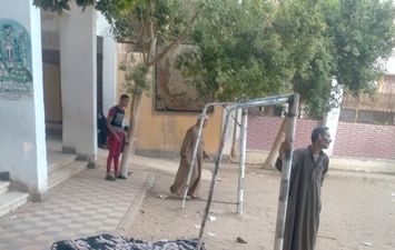 مصرع عامل سقط من الطابق الخامس داخل مدرسة في قنا