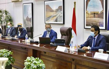 وزير السياحة والآثار يترأس اجتماع مجلس إدارة هيئة المتحف المصري الكبير 