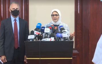 وزيرة الصحة الدكتورة هالة زايد والسفير الأمريكي في القاهرة 