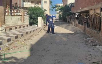 إزالة الإشغالات ورش وتطهير الشوارع بمدينة مصيف بلطيم 