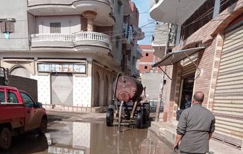 استمرار رفع مياه الأمطار بمركز ومدينة كفرالشيخ 