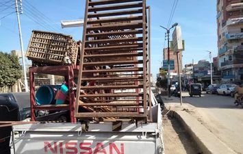حملة لرفع الإشغالات وإزالة الأكشاك المخالفة بمدينة الحامول (صور)