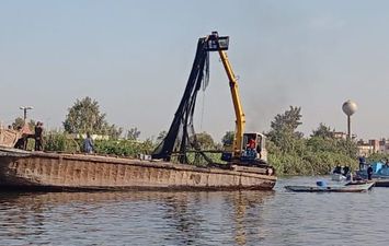 إزالة 13 قفصا سمكيا فى حملة لإزالة الأقفاص السمكية بنهر النيل بدسوق وفوه 