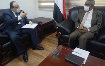 السفير  المصري في الخرطوم يلتقي الوكيل المكلف بأعمال وزارة الخارجية