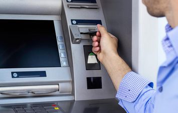  إلغاء رسوم السحب من ماكينات ATM 