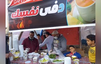 مبادرة دفي نفسك لتوزيع وجبات العدس مجانا على المواطنين في كفر الشيخ