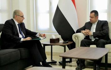 السفير المصري لدى الجمهورية اليمنية يلتقي رئيس الوزراء اليمني