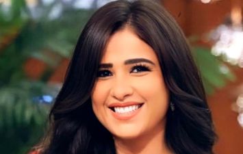 الفنانة ياسمين عبد العزيز 