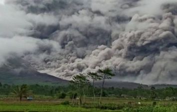  ثوران بركان سيميرو في إندونيسيا 