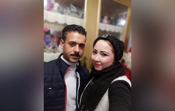 أحمد وزوجته هبة