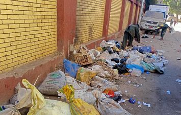 إزالة القمامة من أمام المدارس