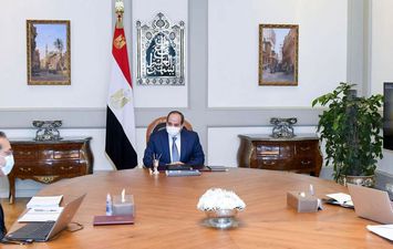 اجتماع الرئيس مع رئيس الوزراء ووزير الاتصالات 