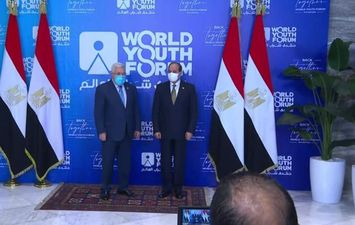 الرئيس السيسي يستقبل الرئيس الفلسطيني محمود عباس في افتتاح منتدى شباب العالم