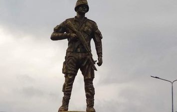 تمثال للجندى المصرى
